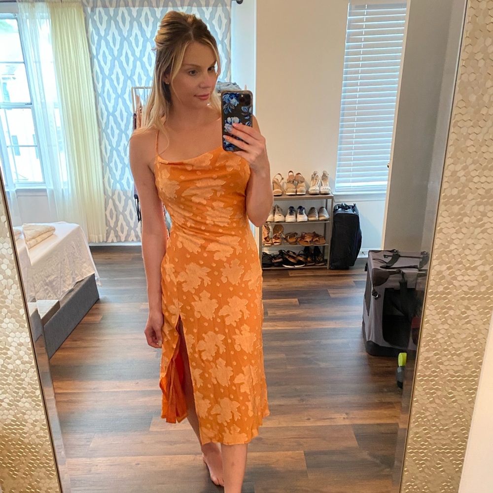 Fortunate one Leora orange midi dress NWT Small